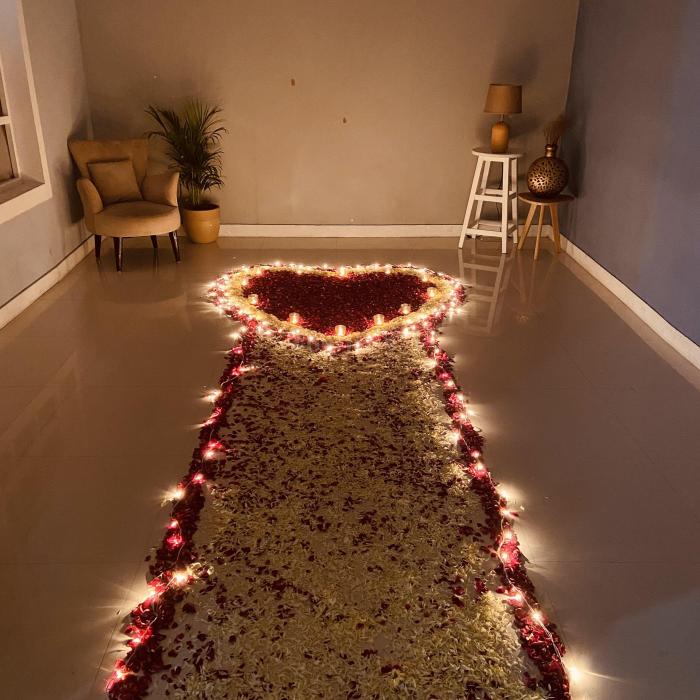 How to decorate room with floating candles