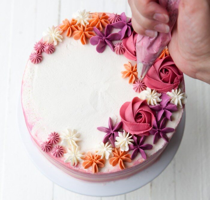 How to make a flower cake decoration