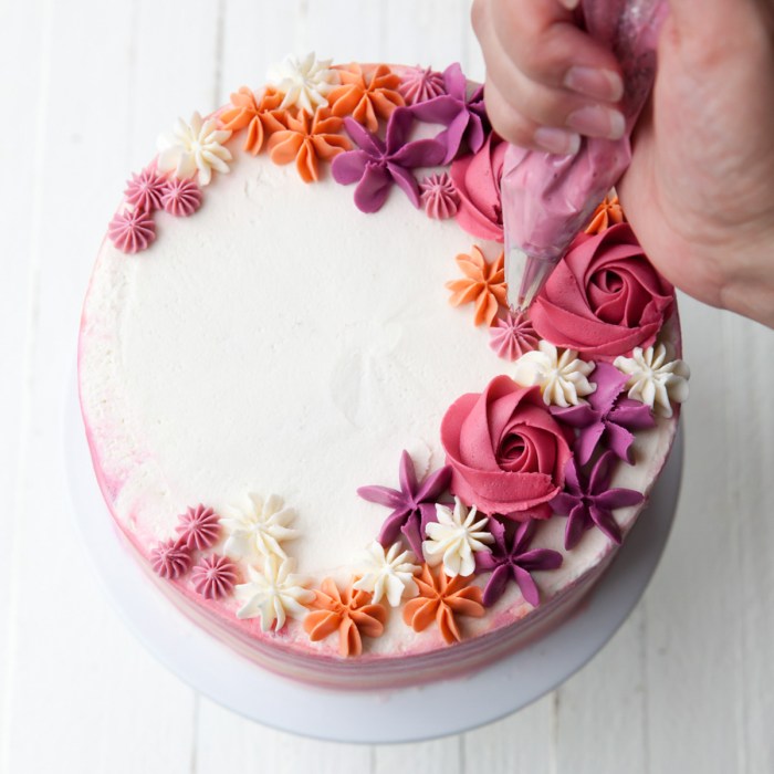 How to make a flower cake decoration